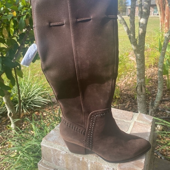 Bella Vita Brown Heel Boots NEW - Picture 2 of 8